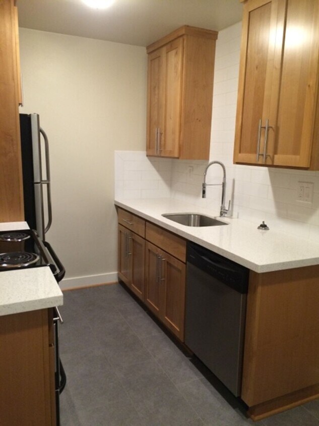Foto principal - Modern Remodel 2br 1000sqft Private/End un...