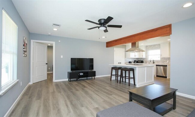 Foto del edificio - 8103 Marcy Dr
