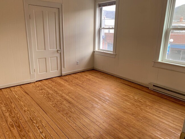 Foto del edificio - Downtown Buena Vista 2nd floor apartment 5BR, 1 Ba