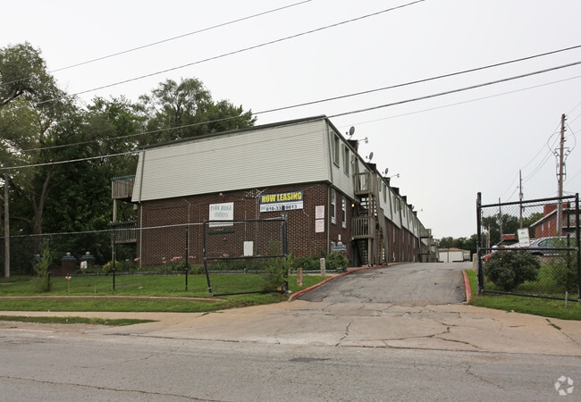 Building Photo - The Grove