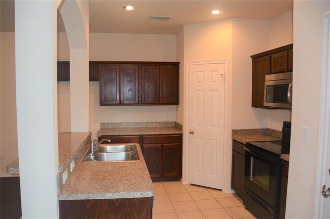 Building Photo - 809 Parkplace Ridge