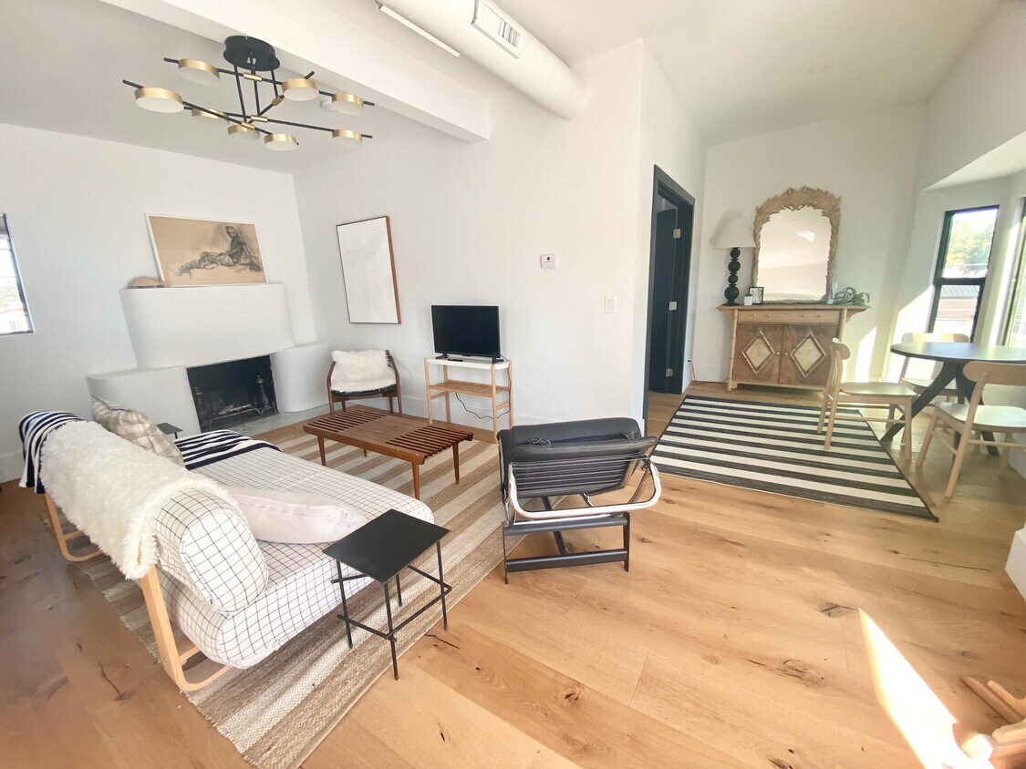 Stylish furnished loft apartment - 1804 Palmcroft Way NW