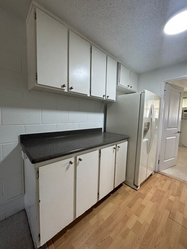 Foto del edificio - 1 Bed 1 Bath with parking near Diamond Head