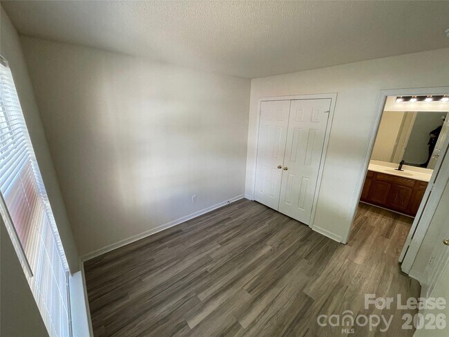 Foto del edificio - 6228 Sid Crane Dr