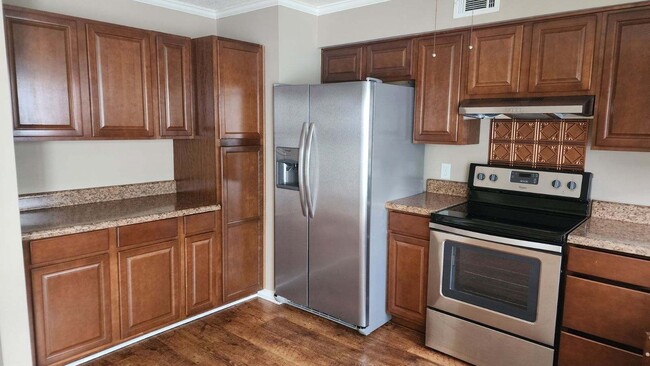 Kitchen - 136 Oakmont Dr