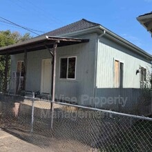 Building Photo - 328 SE Lane Ave