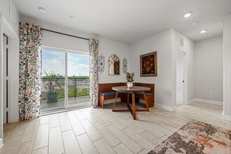 Building Photo - 6804 Westview Dr