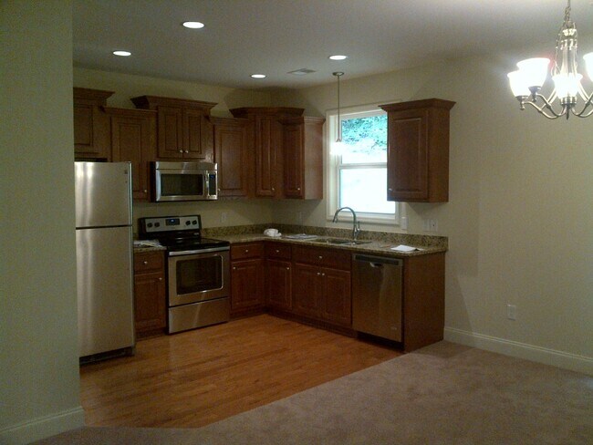 Building Photo - 1070 Coon Cove Rd