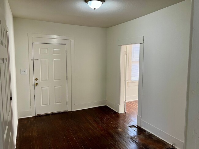 Building Photo - West End 3 Bedroom, 1 Bath for Rent!