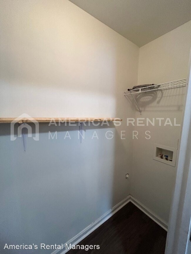 Building Photo - 3 br, 2 bath House - 1020 Moonlite Drive