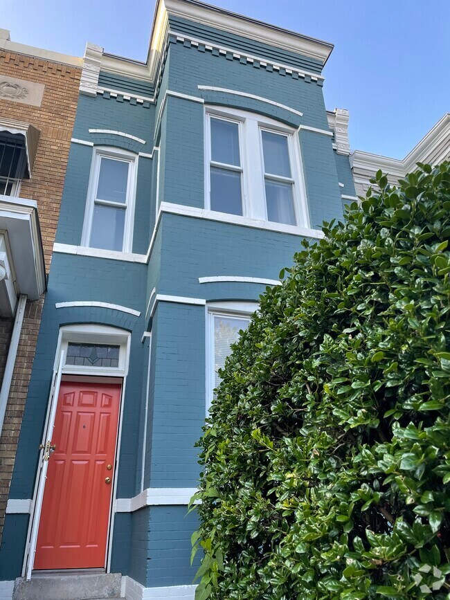 Building Photo - 1332 E St NE