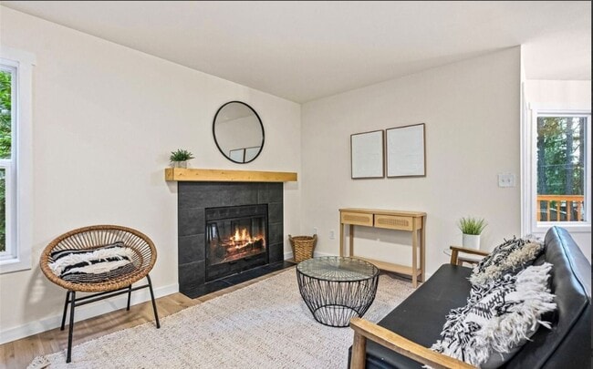 Foto del edificio - Fully Remodeled Gated Community Lake Home in Gig Harbor!