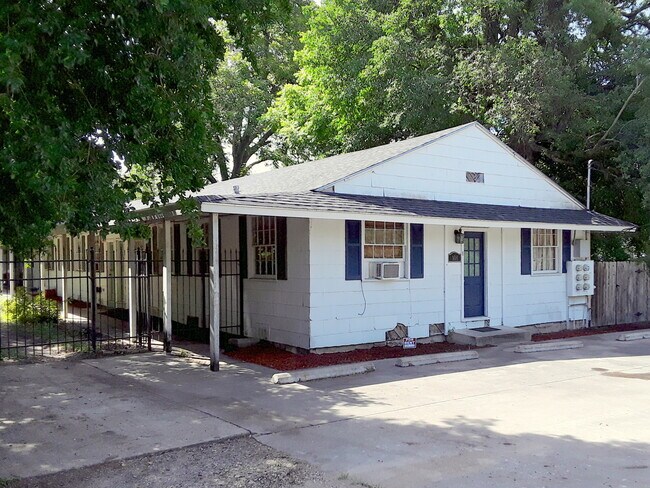 Building Photo - 108 N Victoria St