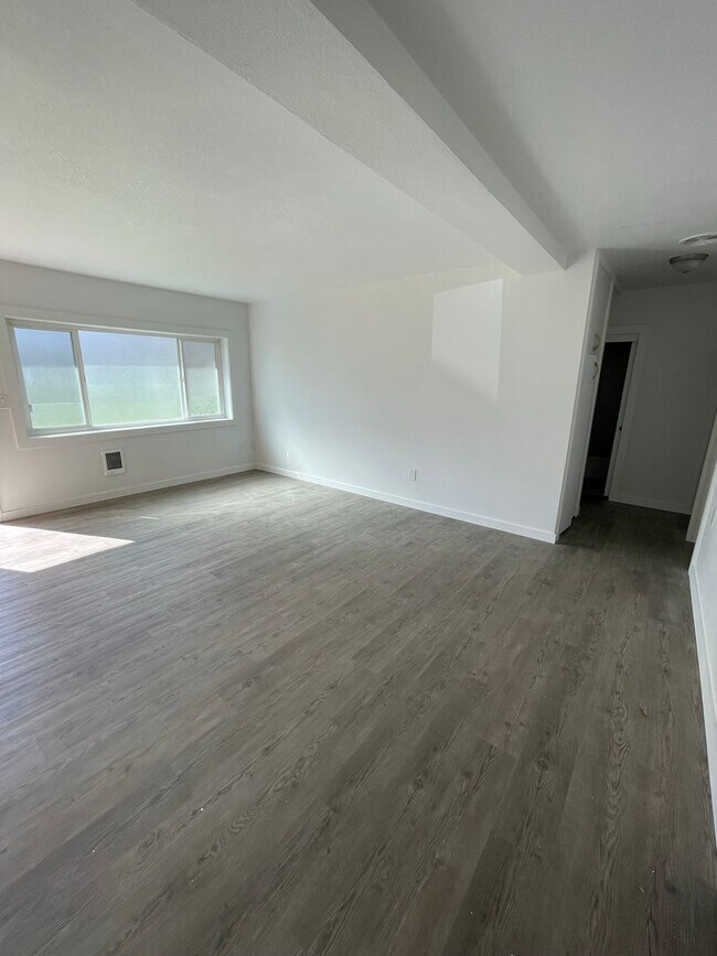 Foto del edificio - Fully Refreshed Westmoreland 3bd in Plex. ...