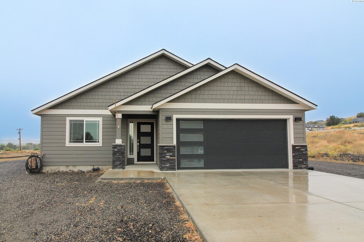 Foto principal - 3 Bed/2 Bath House in Benton City