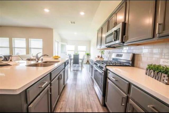 Foto del edificio - 805 Spruce Ln