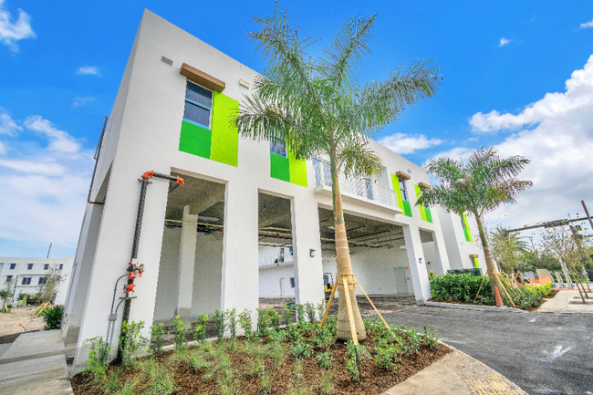 Building Photo - 605 N Dixie Hwy