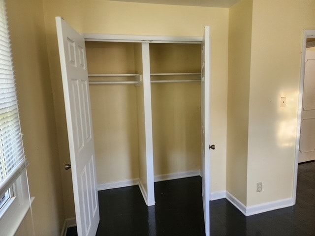Building Photo - 2105 Larkspur Dr