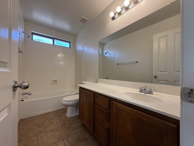 Building Photo - "Spacious 4-Bedroom Haven with 2 Bath Retreats in Laveen's Heart – 1,893 Sq Ft of Comfort!"