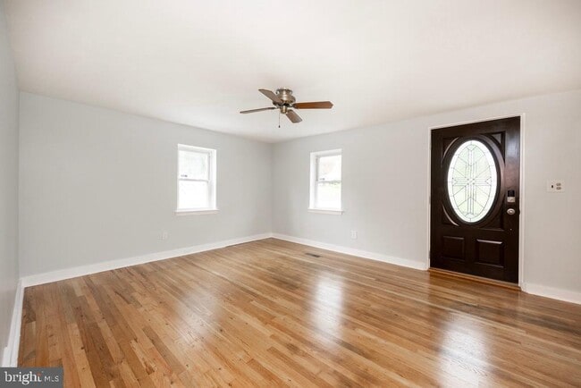 Building Photo - 4 Buttonwood Ave