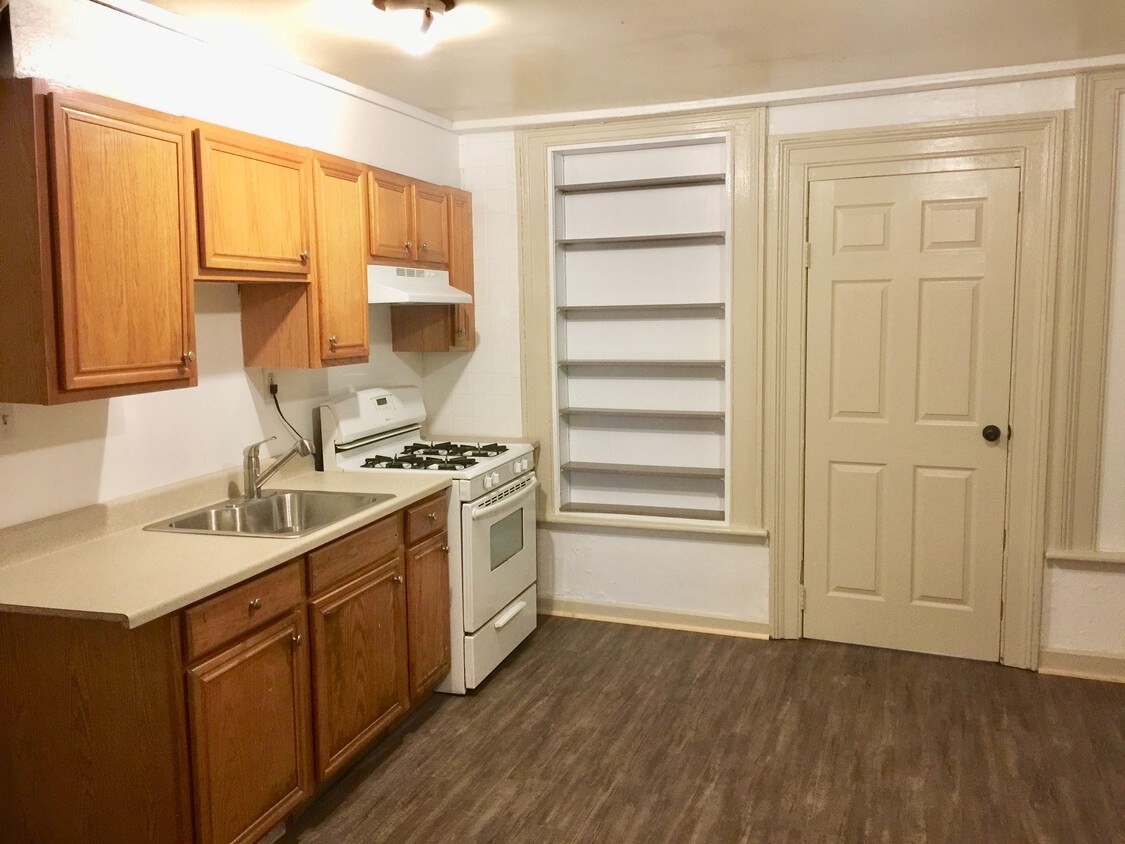 Primary Photo - 55 Ten Broeck St