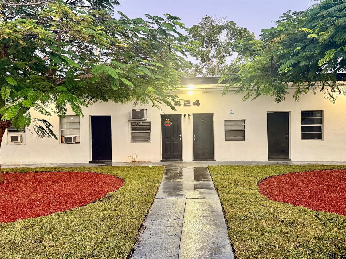 Primary Photo - 424 NW 15th Terrace