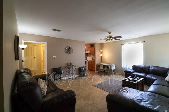Building Photo - 405 E Palmetto Ave