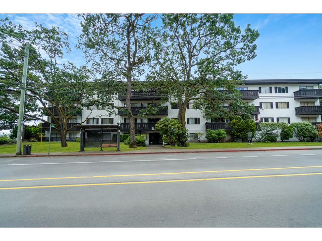 Building Photo - Macaulay Manor Apartments