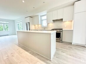 Building Photo - 2070-2070 Oak Meadows Dr