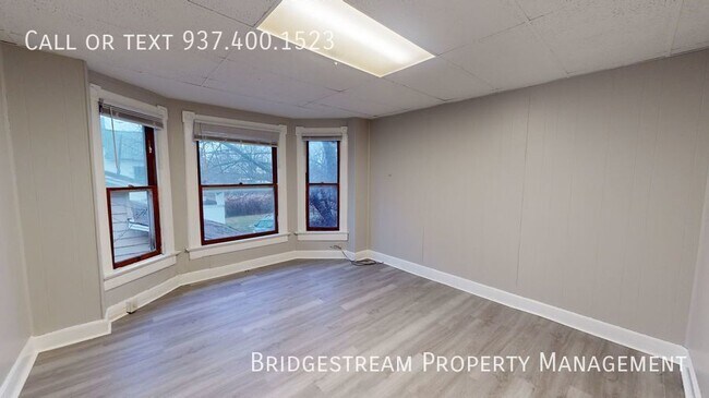 Foto del edificio - ALL UTILITIES INCLUDED! - Updated upstairs...