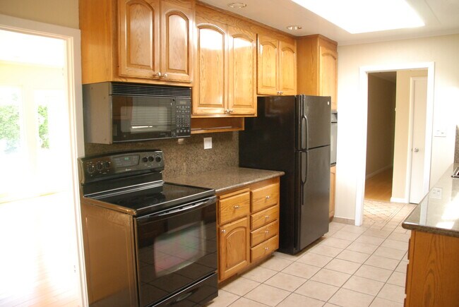 Building Photo - 55 Locksly Ln