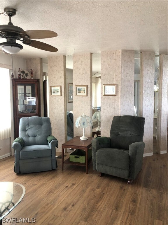 Foto del edificio - 5351 Forest Park Dr