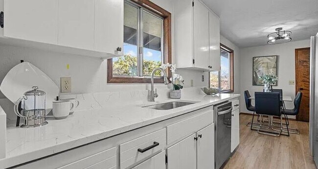 Foto del edificio - 530 NW Oak Ave