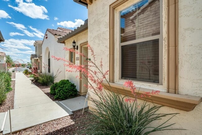 Foto del edificio - Charming 3 Bed + Den 2.5 Bath Home with 2 ...