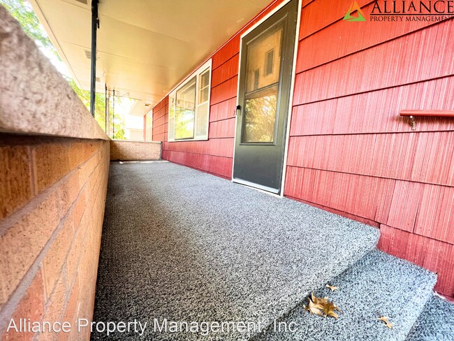 Building Photo - 3 br, 1 bath House - 1125 Meadowbrook Rd.