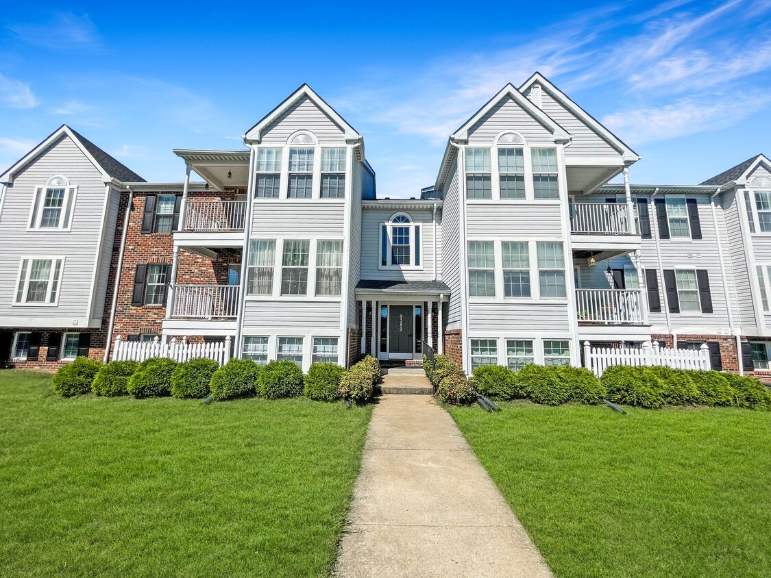 Foto principal - 2 bedroom/2 bath condo in Glen Allen!!!