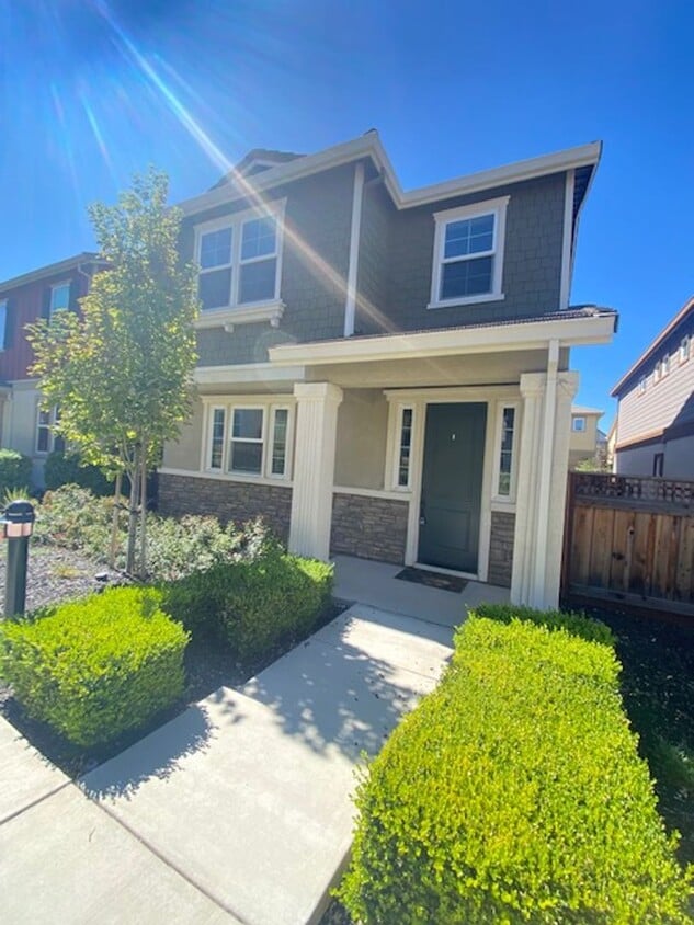 Foto principal - Updated Dublin Home is Move in Ready