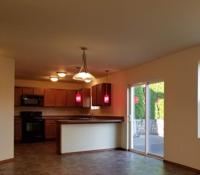 Photo - Beautiful 4 Bedroom / 3 Bath Home