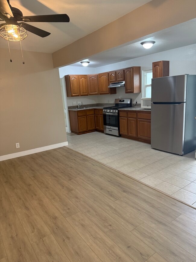 Building Photo - 3733 Rhodes Ln