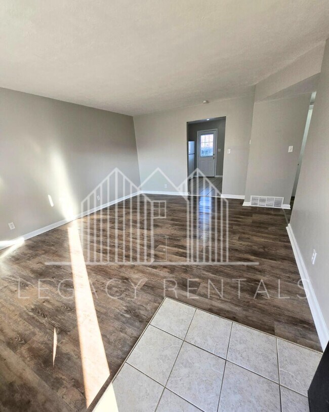 Foto del edificio - 107 Robbins Dr