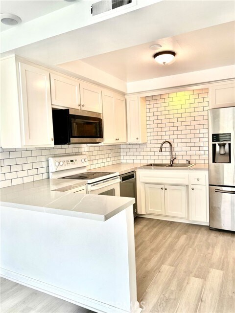 Foto principal - 1881 Mitchell Ave