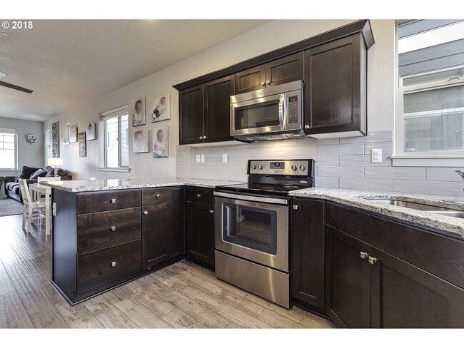 Building Photo - Wonderful 3 Bedroom + 2.5 Bath Townhome in...