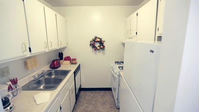 Gateway Kitchen - Cedar Ridge Apartments