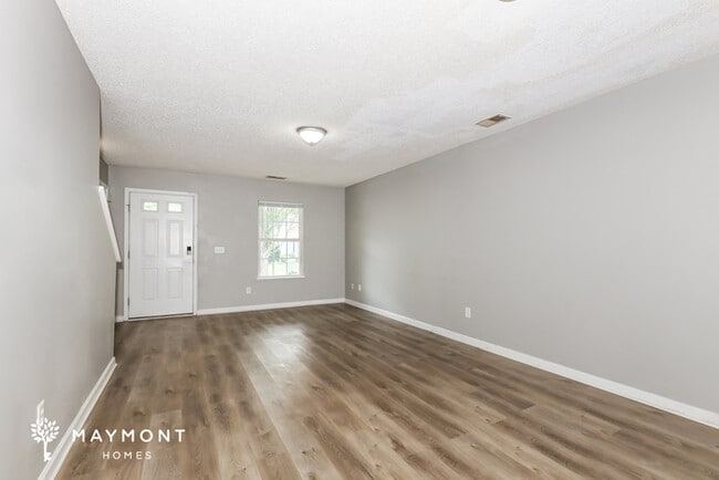 Building Photo - 313 Denman Loop