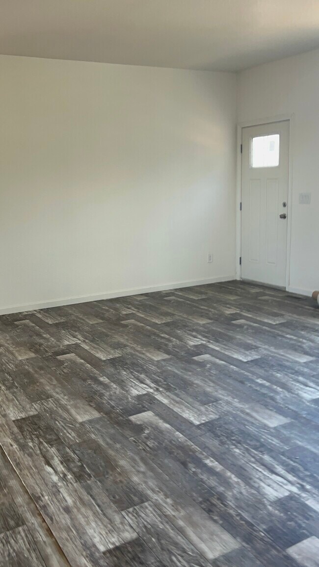 Building Photo - 3953 Stoneridge Dr