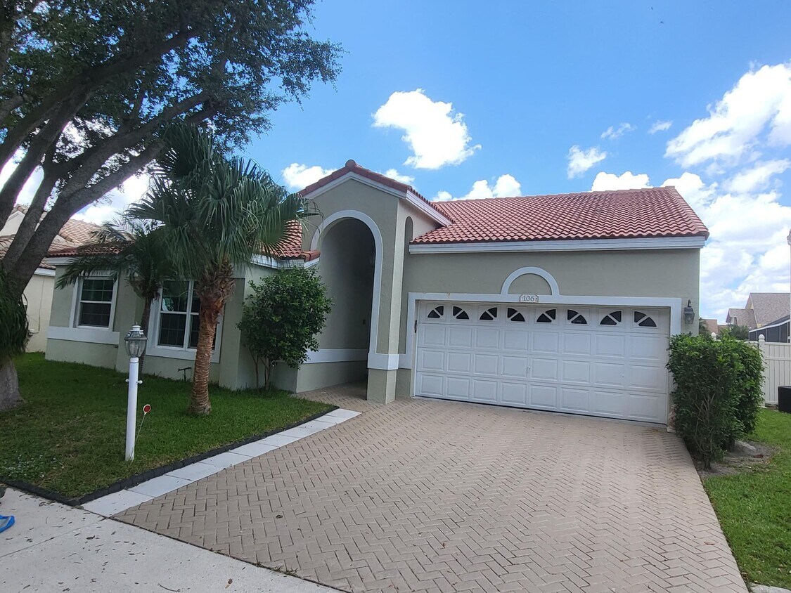 Primary Photo - 106 Siena Oaks Cir W