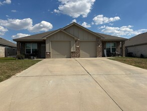 Building Photo - 3111 A Stonewall Dr