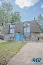 Building Photo - 1247 W Huntington Way