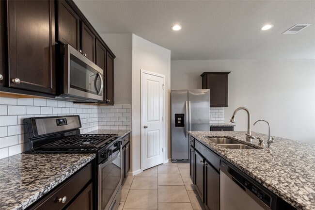 Building Photo - 3327 Sumac Dr