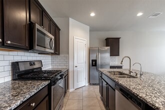 Building Photo - 3327 Sumac Dr
